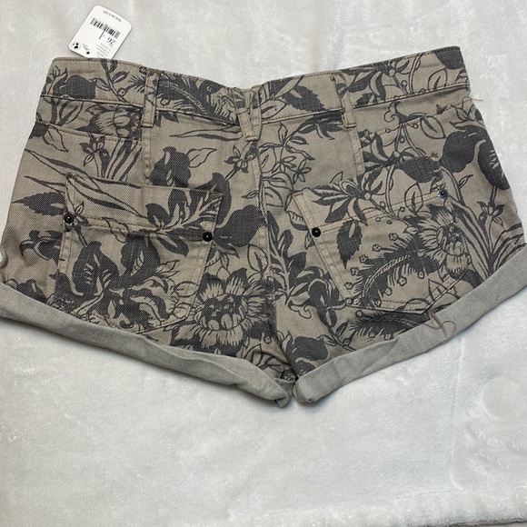 Free People We The Free Beginner's Luck Floral Denim Shorts 26 - Picture 5 of 6